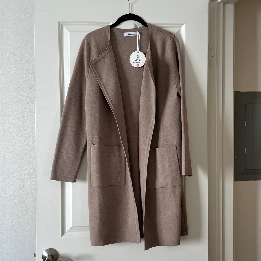 Long cardigan sweater with pockets